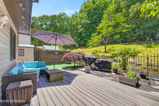 6 Swan Road, Howell, NJ 07731