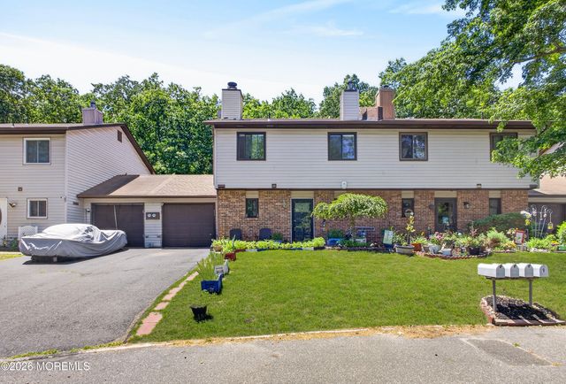 6 Swan Road, Howell, NJ 07731