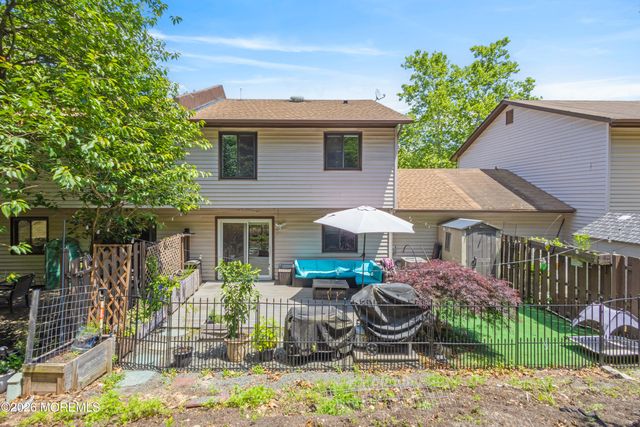 6 Swan Road, Howell, NJ 07731