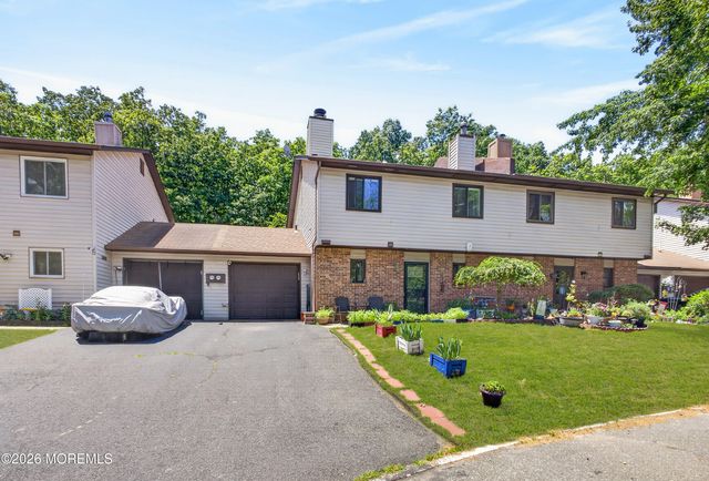 6 Swan Road, Howell, NJ 07731