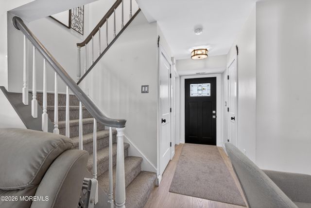 6 Swan Road, Howell, NJ 07731