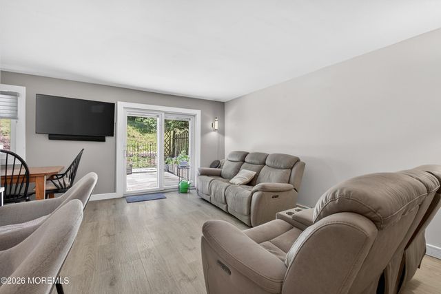 6 Swan Road, Howell, NJ 07731
