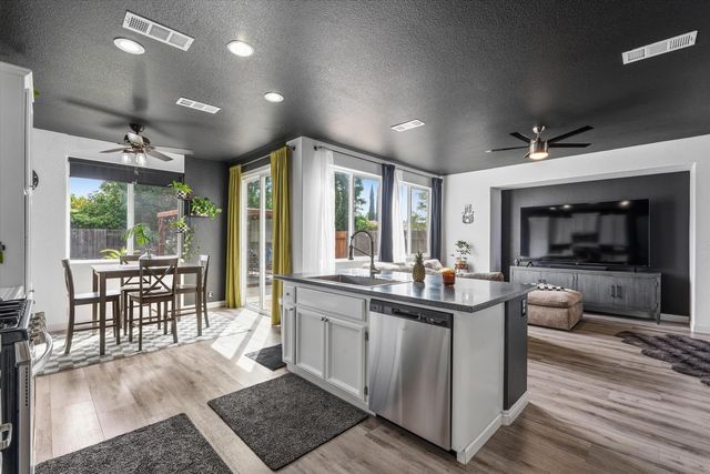 2411 Independence Trl, Plumas Lake, CA 95961