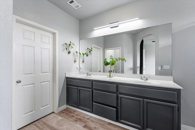 2411 Independence Trl, Plumas Lake, CA 95961