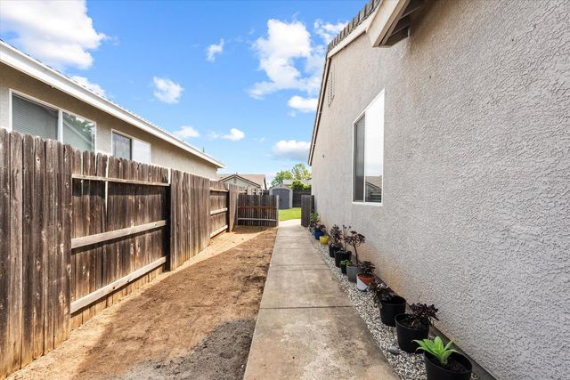 2411 Independence Trl, Plumas Lake, CA 95961