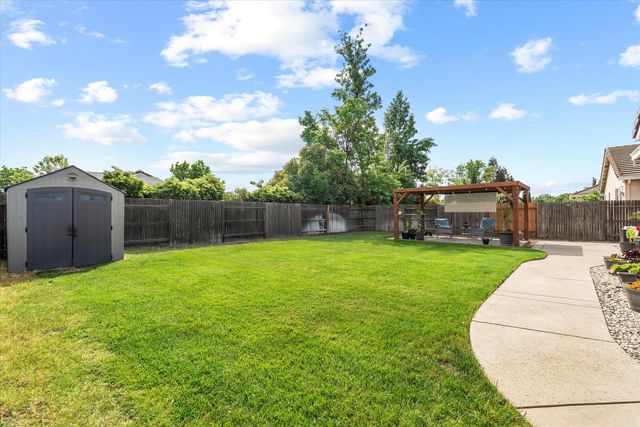 2411 Independence Trl, Plumas Lake, CA 95961