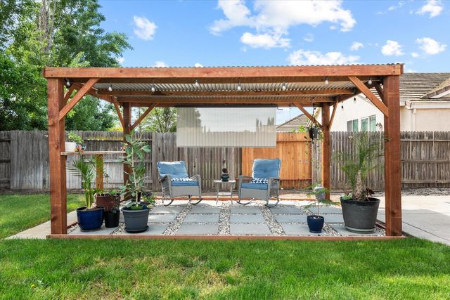 2411 Independence Trl, Plumas Lake, CA 95961