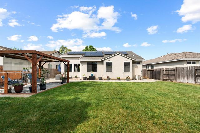 2411 Independence Trl, Plumas Lake, CA 95961