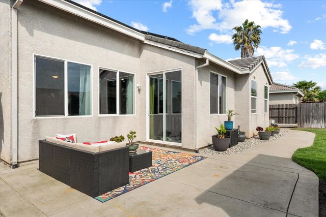 2411 Independence Trl, Plumas Lake, CA 95961