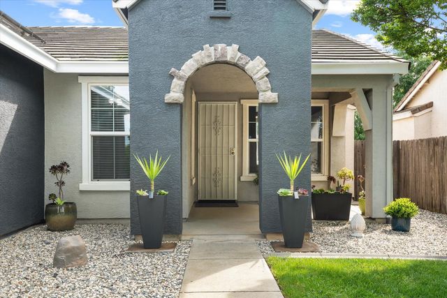 2411 Independence Trl, Plumas Lake, CA 95961