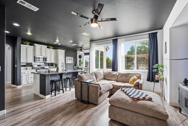 2411 Independence Trl, Plumas Lake, CA 95961