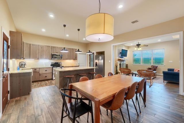 441 Eagle LN, Fischer, TX 78623