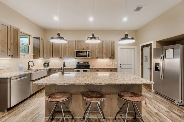 441 Eagle LN, Fischer, TX 78623