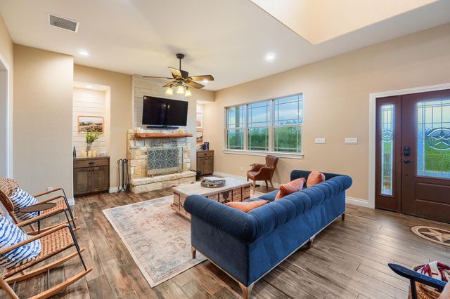 441 Eagle LN, Fischer, TX 78623
