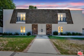16608 Park Lane Circle, Los Angeles, CA 90049