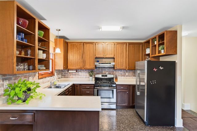 225 S Hazel Avenue, Ames, IA 50010