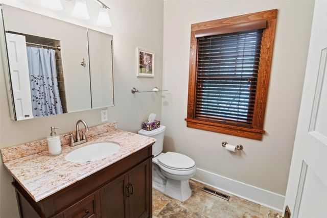 225 S Hazel Avenue, Ames, IA 50010