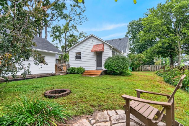 225 S Hazel Avenue, Ames, IA 50010