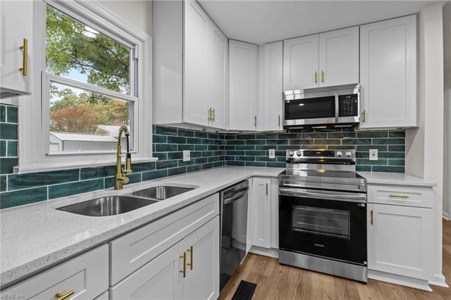 618 McLawhorne DR, Newport News, VA 23605