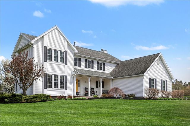 8 Wayshire Drive, Penfield, NY 14526