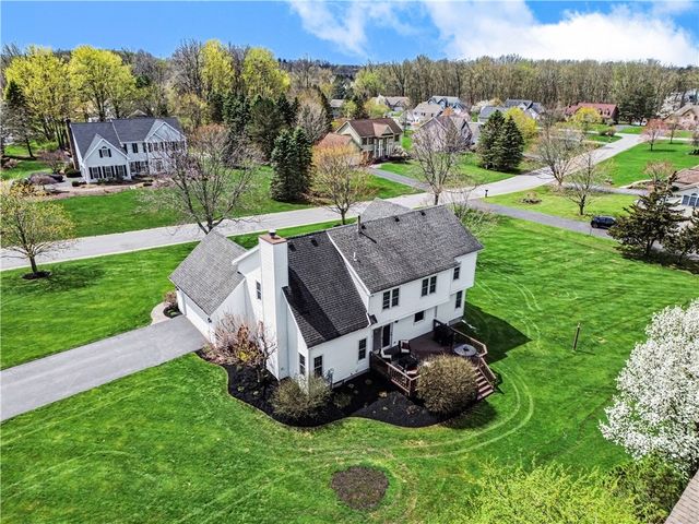 8 Wayshire Drive, Penfield, NY 14526