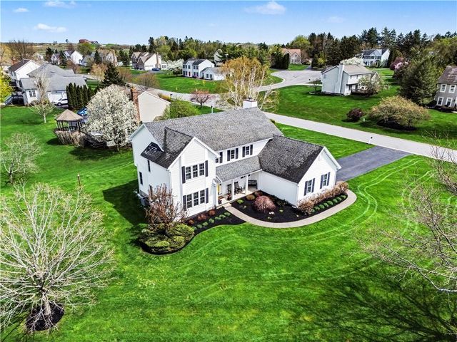 8 Wayshire Drive, Penfield, NY 14526