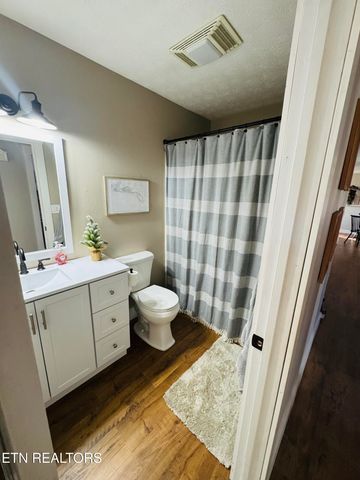 226 Van Stowe Rd, Harriman, TN 37748