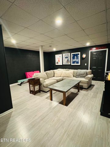 226 Van Stowe Rd, Harriman, TN 37748