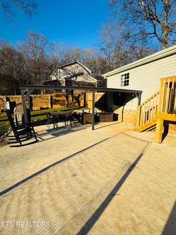 226 Van Stowe Rd, Harriman, TN 37748