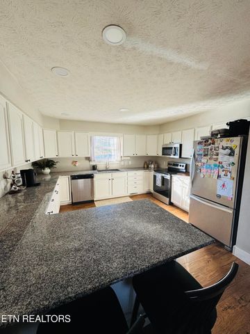 226 Van Stowe Rd, Harriman, TN 37748