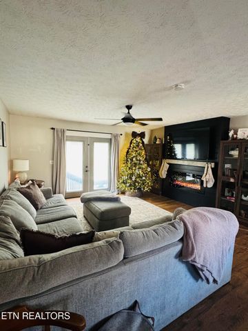 226 Van Stowe Rd, Harriman, TN 37748