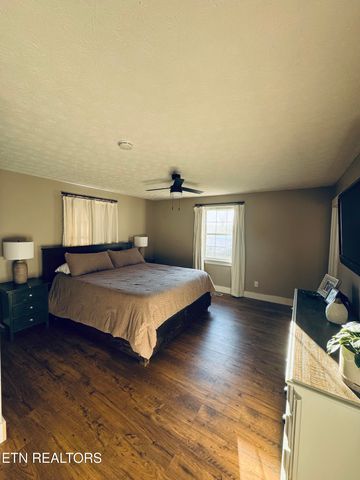 226 Van Stowe Rd, Harriman, TN 37748