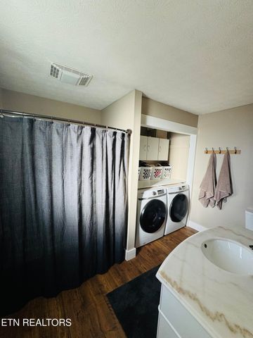 226 Van Stowe Rd, Harriman, TN 37748