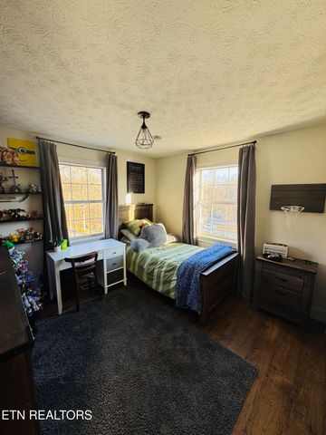 226 Van Stowe Rd, Harriman, TN 37748