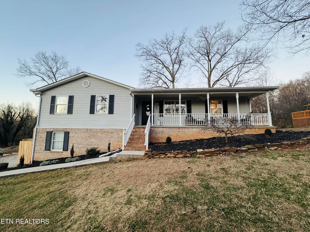 226 Van Stowe Rd, Harriman, TN 37748