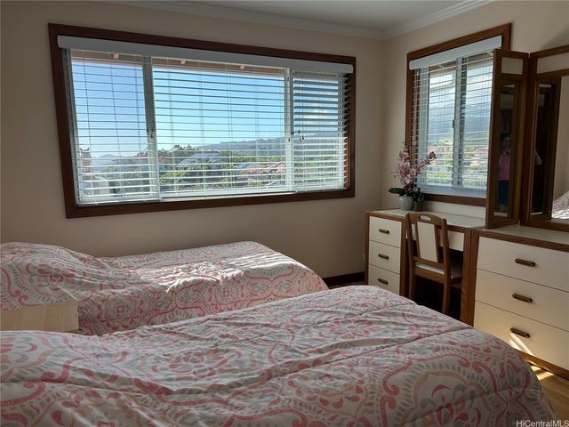 131 Hoahana Place, Honolulu, HI 96825