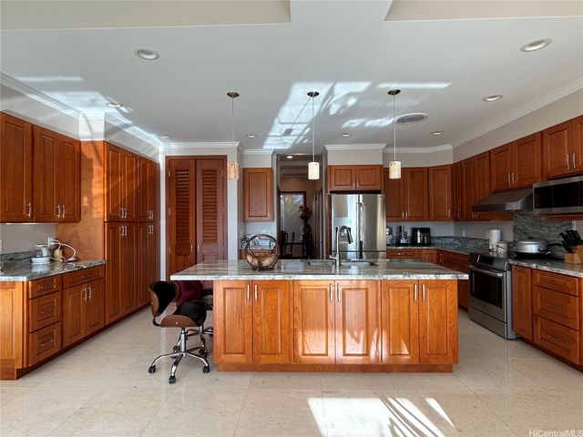 131 Hoahana Place, Honolulu, HI 96825