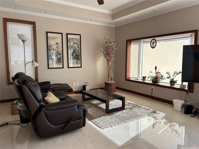 131 Hoahana Place, Honolulu, HI 96825