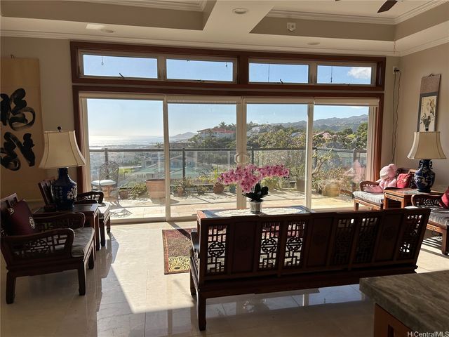 131 Hoahana Place, Honolulu, HI 96825