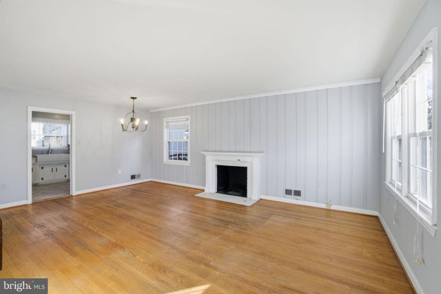 5331 42ND PL NW, Washington, DC 20015