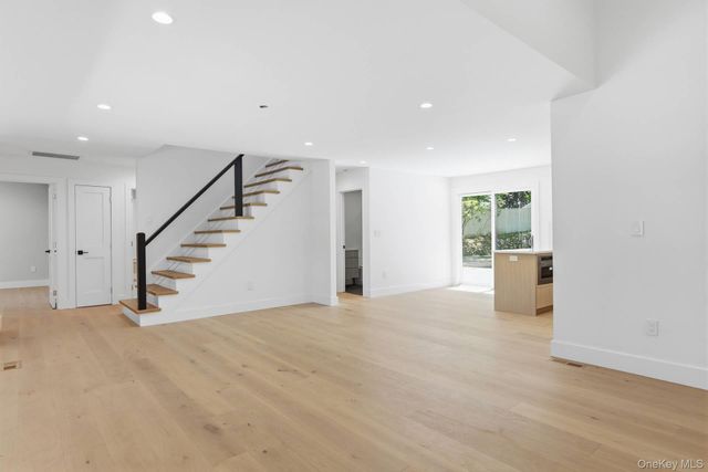7 Mortimer Street, Westhampton Beach, NY 11978