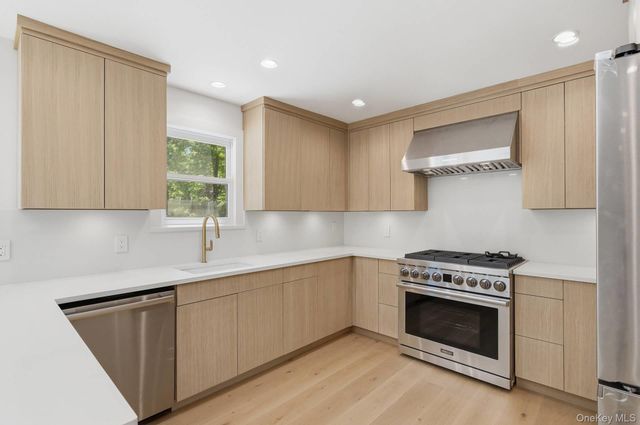 7 Mortimer Street, Westhampton Beach, NY 11978