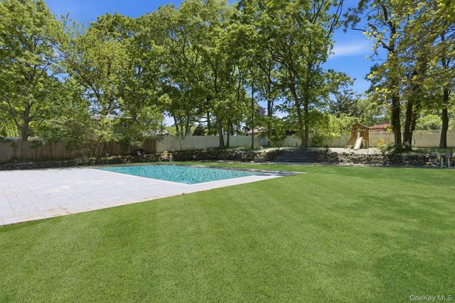 7 Mortimer Street, Westhampton Beach, NY 11978