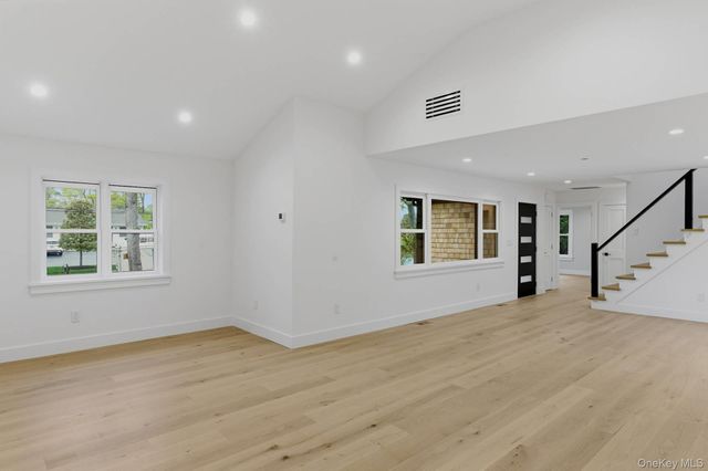 7 Mortimer Street, Westhampton Beach, NY 11978