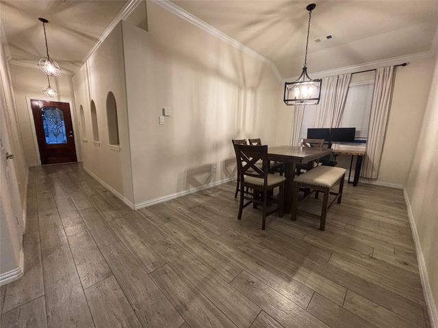 104 Avery Springs Lane, Dickinson, TX 77539