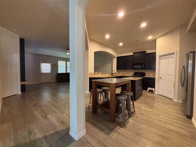 104 Avery Springs Lane, Dickinson, TX 77539