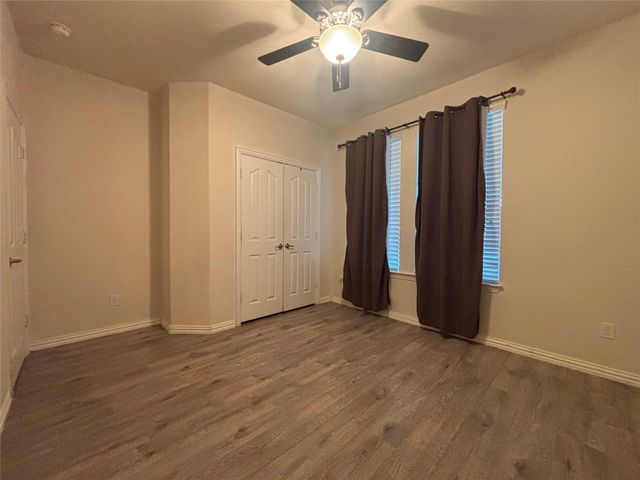104 Avery Springs Lane, Dickinson, TX 77539