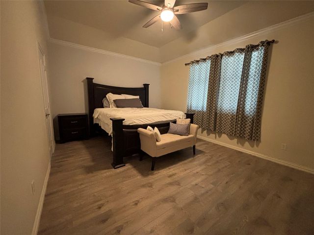 104 Avery Springs Lane, Dickinson, TX 77539