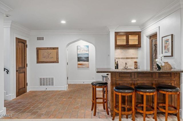 951 Descanso Drive, La Canada Flintridge, CA 91011