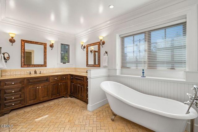 951 Descanso Drive, La Canada Flintridge, CA 91011